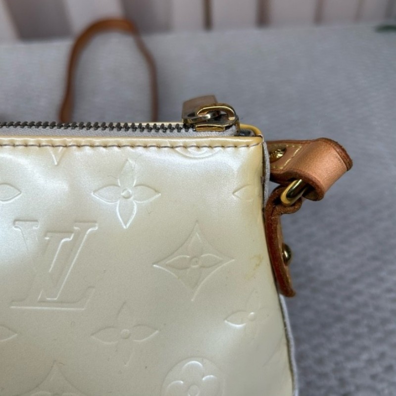 LV路易威登淺黃色漆皮壓紋斜挎包單肩包 很溫柔的顏色 容量實用 日常通勤百搭-23