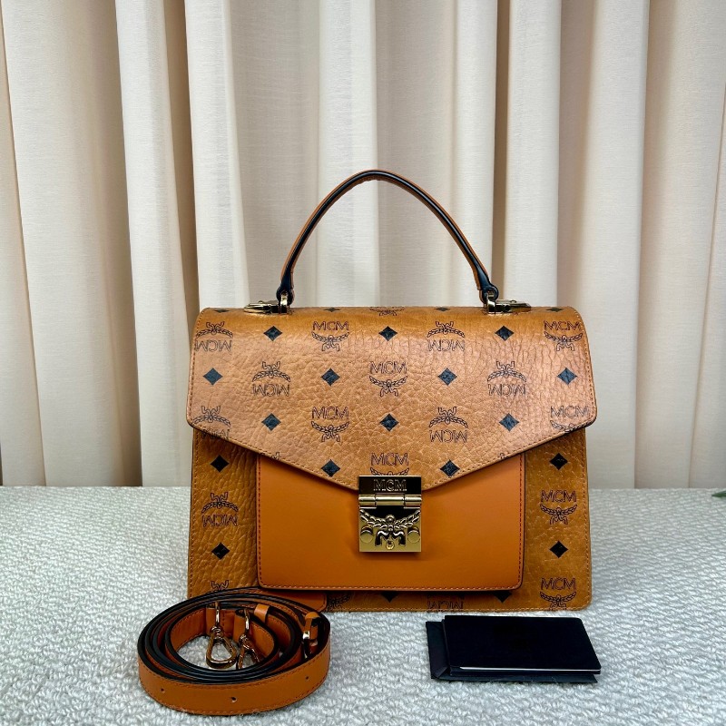 MCM干邑色郵差包 經典老花 焦糖色拼接 有肩帶 可單肩可斜挎可手提 容量大 日常通勤、出門實用百搭-5