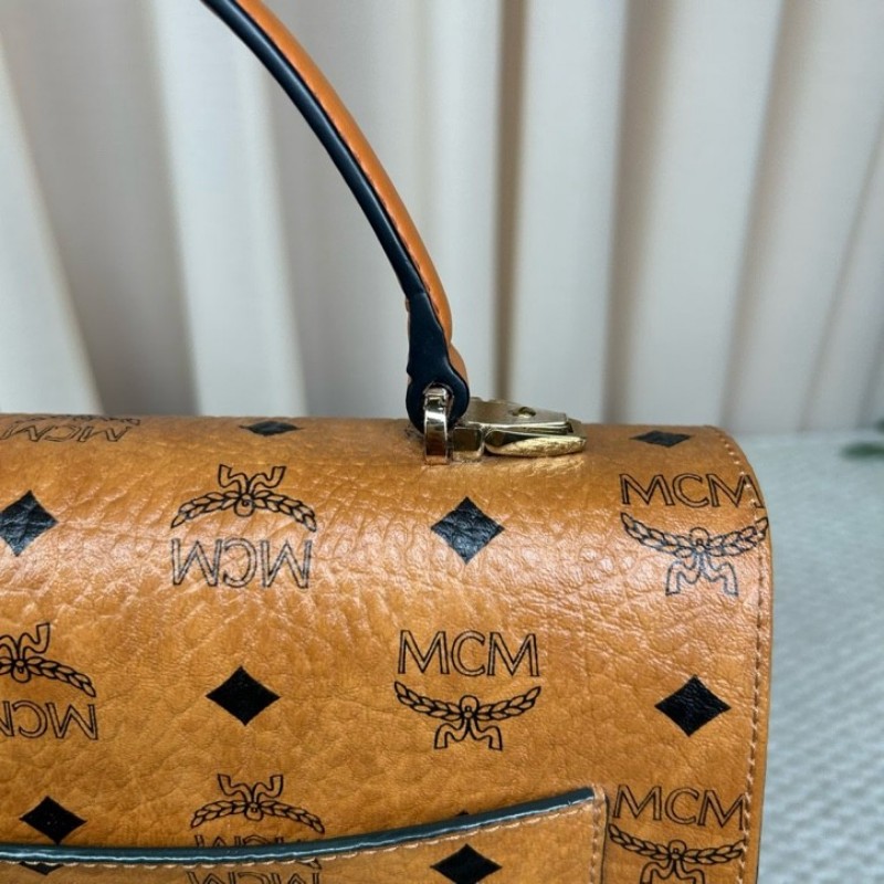 MCM干邑色郵差包 經典老花 焦糖色拼接 有肩帶 可單肩可斜挎可手提 容量大 日常通勤、出門實用百搭-22