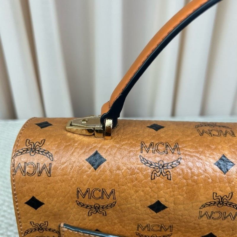 MCM干邑色郵差包 經典老花 焦糖色拼接 有肩帶 可單肩可斜挎可手提 容量大 日常通勤、出門實用百搭-23