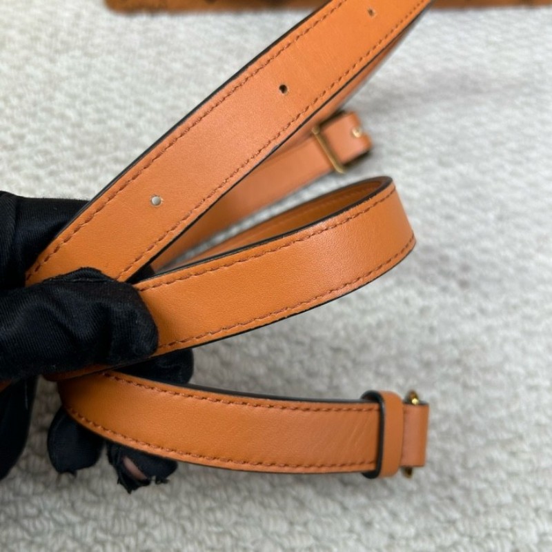 MCM干邑色郵差包 經典老花 焦糖色拼接 有肩帶 可單肩可斜挎可手提 容量大 日常通勤、出門實用百搭-25