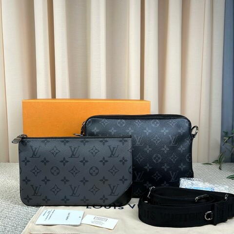 LV路易威登黑武士三合一男士郵差包 少零錢包 經典老花拼接 銀色五金 肩帶可調節 容量大 拉鏈順滑 包可以拆卸 隨意搭配 多種背法