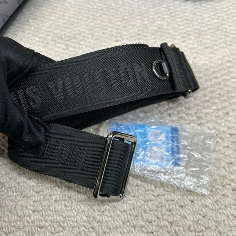 LV路易威登黑武士三合一男士郵差包 少零錢包 經典老花拼接 銀色五金 肩帶可調節 容量大 拉鏈順滑 包可以拆卸 隨意搭配 多種背法-14