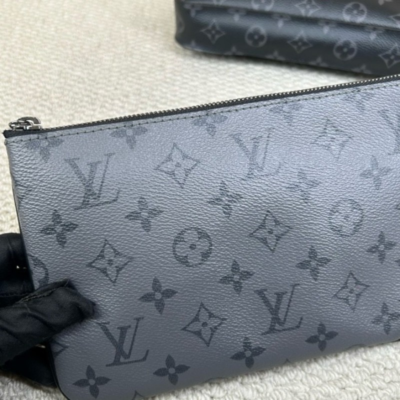 LV路易威登黑武士三合一男士郵差包 少零錢包 經典老花拼接 銀色五金 肩帶可調節 容量大 拉鏈順滑 包可以拆卸 隨意搭配 多種背法-16
