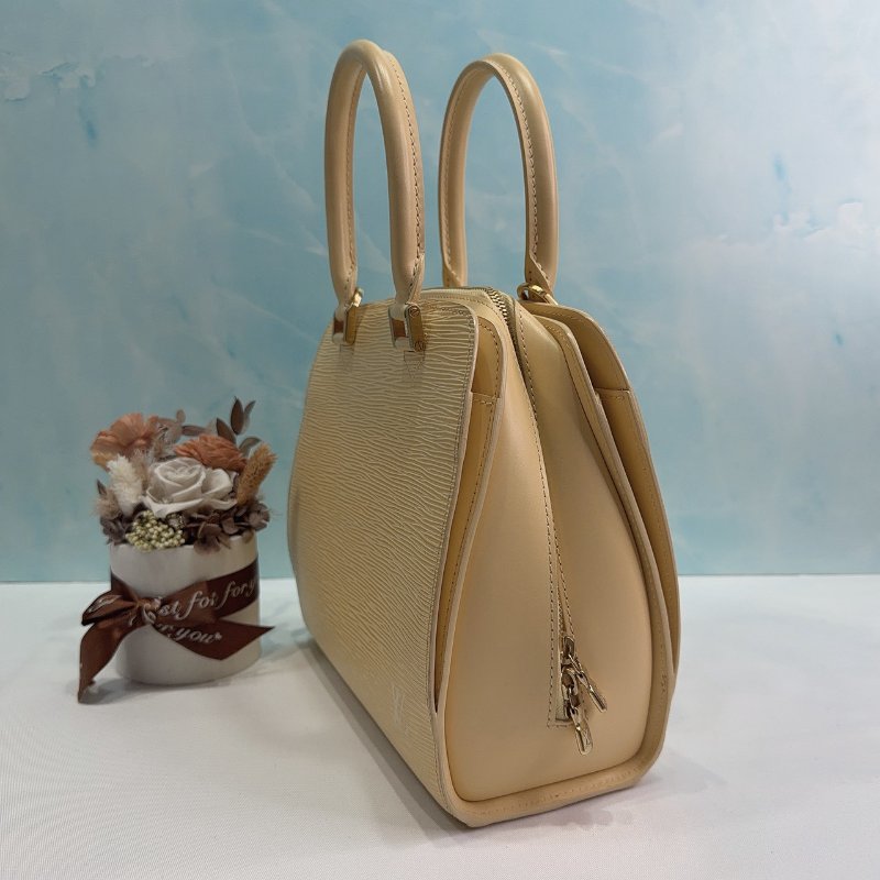 LV 水波紋鵝黃手提包-2