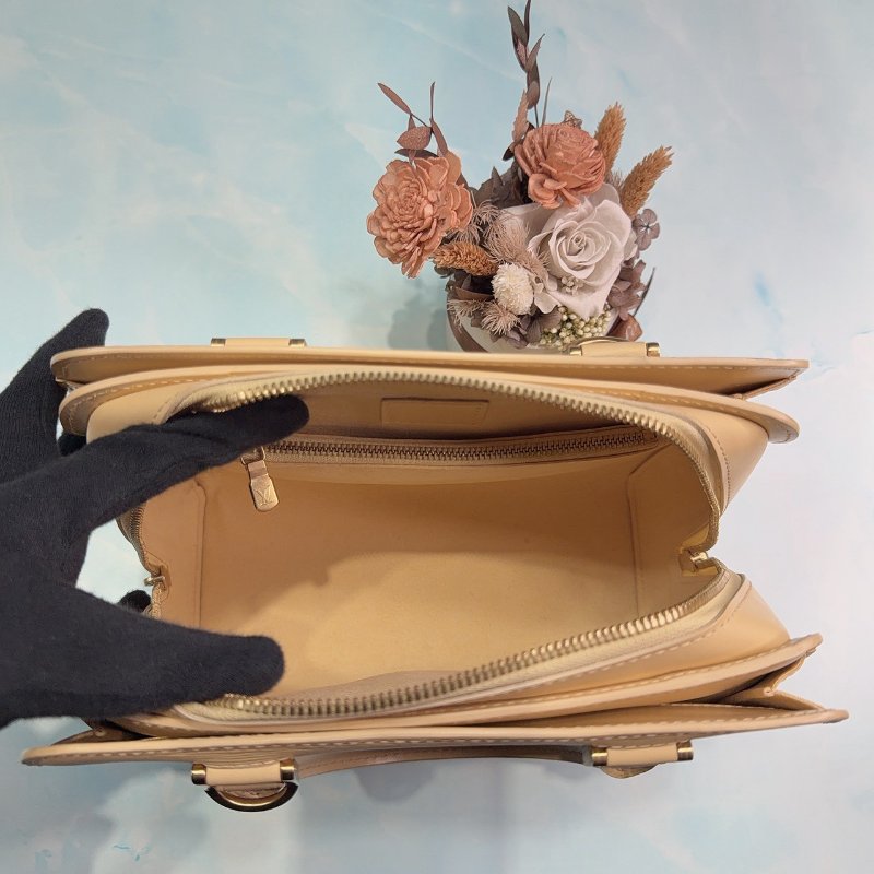 LV 水波紋鵝黃手提包-4