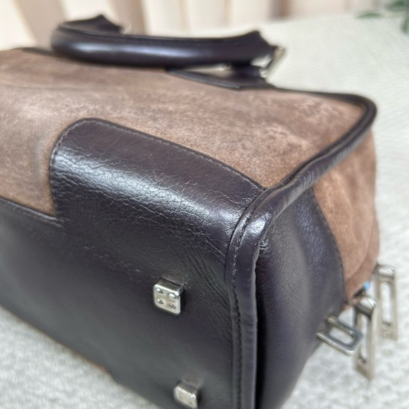 羅意威loewe巧克力色麂皮手提波士頓包 麂皮拼皮的設計非常有質感 正門壓紋大logo 包身立體有型，四季都很好背 容量ok非常實用 有鎖頭-8