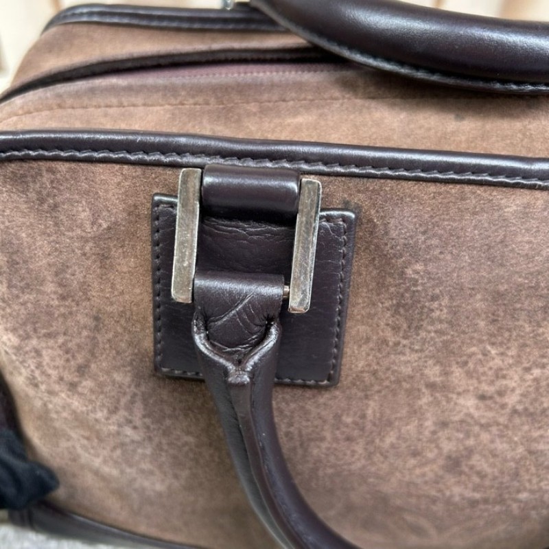 羅意威loewe巧克力色麂皮手提波士頓包 麂皮拼皮的設計非常有質感 正門壓紋大logo 包身立體有型，四季都很好背 容量ok非常實用 有鎖頭-14