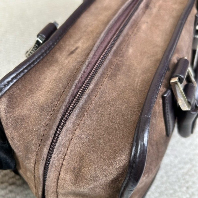 羅意威loewe巧克力色麂皮手提波士頓包 麂皮拼皮的設計非常有質感 正門壓紋大logo 包身立體有型，四季都很好背 容量ok非常實用 有鎖頭-22