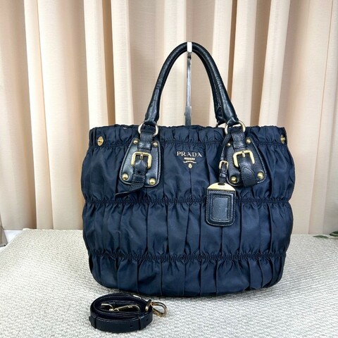 Prada普拉達深藍色降落傘皺褶手提托特包  經典熱門款 深藍色皺褶設計個性十足 容量實用 日常通勤百搭