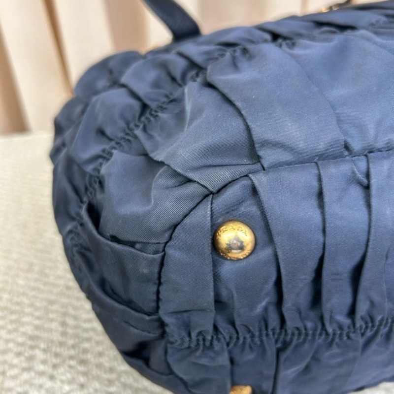 Prada普拉達深藍色降落傘皺褶手提托特包  經典熱門款 深藍色皺褶設計個性十足 容量實用 日常通勤百搭-7