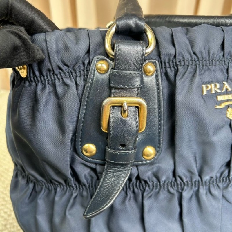 Prada普拉達深藍色降落傘皺褶手提托特包  經典熱門款 深藍色皺褶設計個性十足 容量實用 日常通勤百搭-16