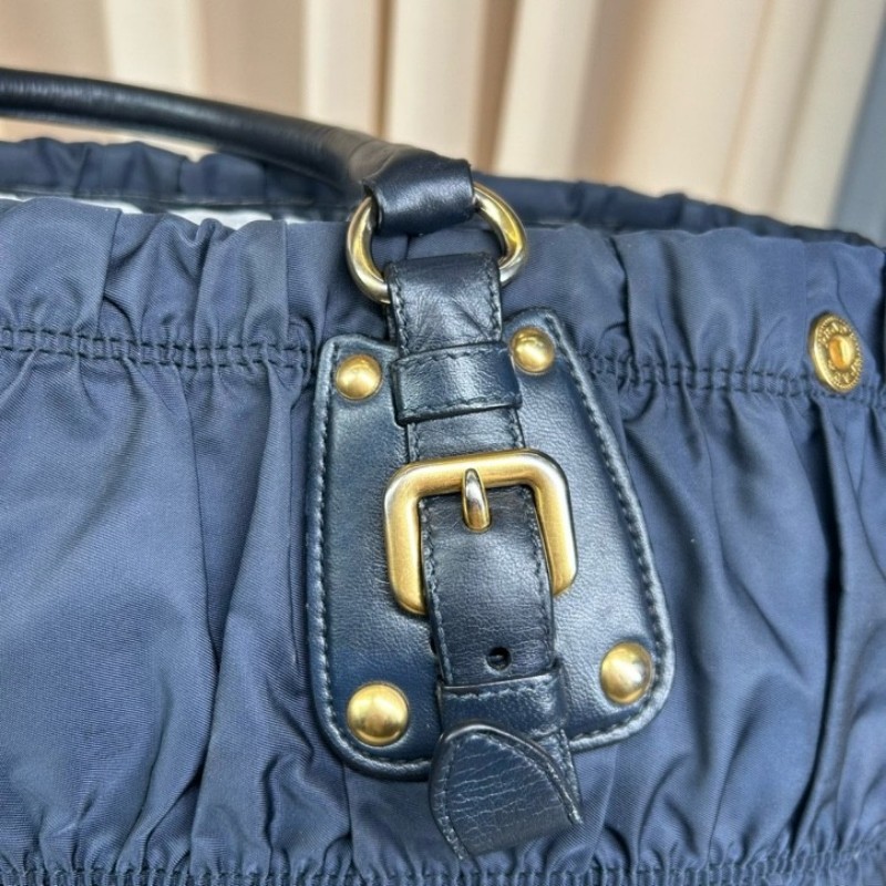 Prada普拉達深藍色降落傘皺褶手提托特包  經典熱門款 深藍色皺褶設計個性十足 容量實用 日常通勤百搭-19