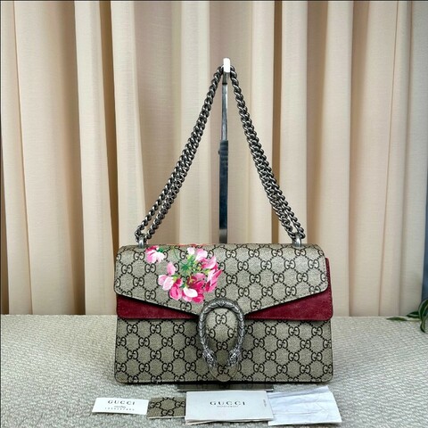 Gucci古馳酒神花卉鏈條包 經典老花配酒紅色麂皮 鏈條肩帶 可單肩可斜挎 容量實用 日常出門很方便