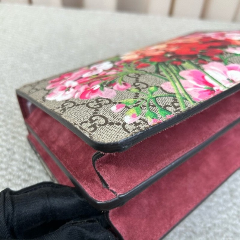 Gucci古馳酒神花卉鏈條包 經典老花配酒紅色麂皮 鏈條肩帶 可單肩可斜挎 容量實用 日常出門很方便-8