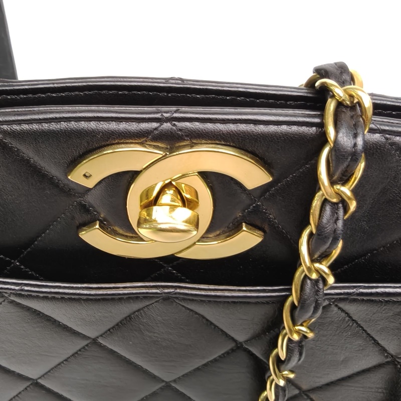 CHANEL 黑色羊皮3開金扣中古黑金貝嫂扣托特包肩背包-4