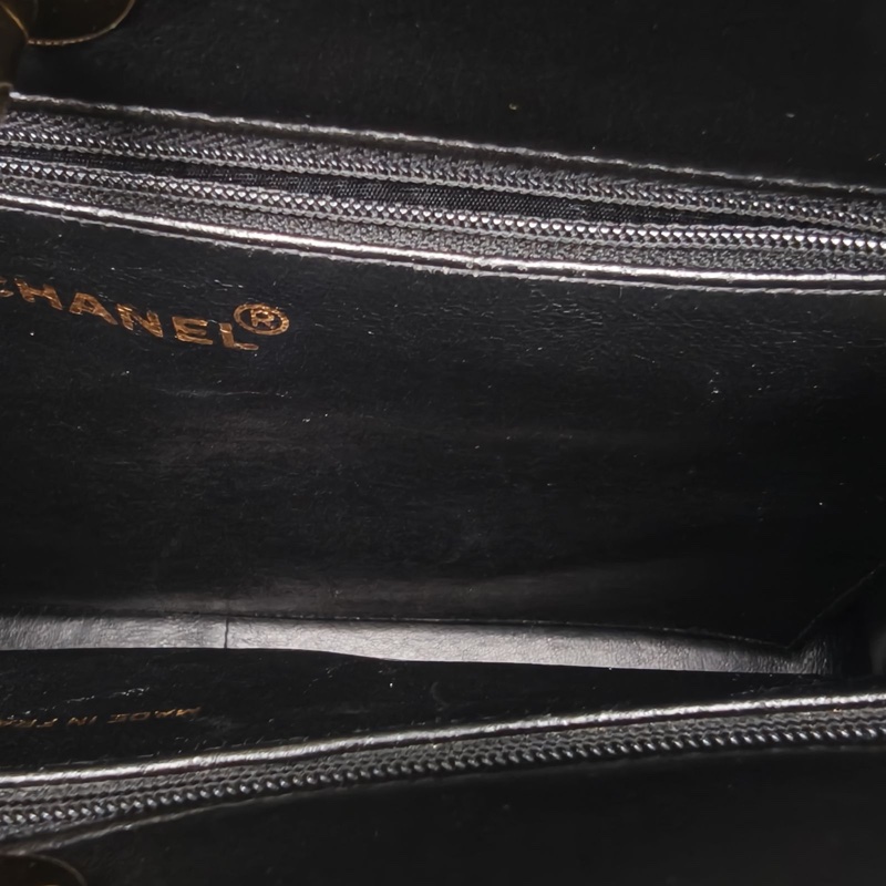 CHANEL 黑色羊皮3開金扣中古黑金貝嫂扣托特包肩背包-5