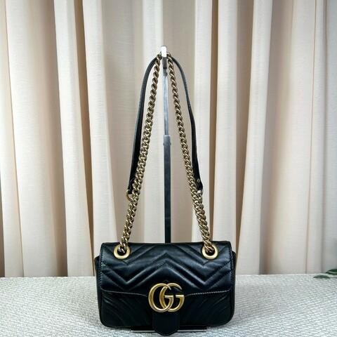 GUCCI古馳馬蒙22單肩斜挎包 古金色的經典雙G標誌 整體飽滿又精緻 出門輕便又百搭