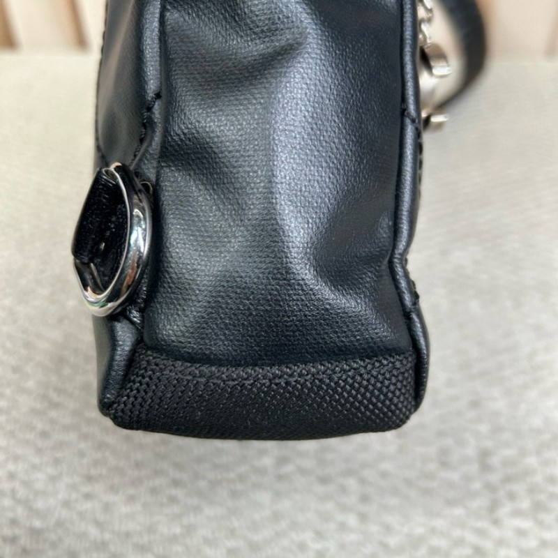 Chanel香奈兒黑銀帆布拼皮單肩斜挎包 黑銀中性帥氣 男女都能背 拉鍊上有雙c吊墜 容量實用 日常通勤百搭-9