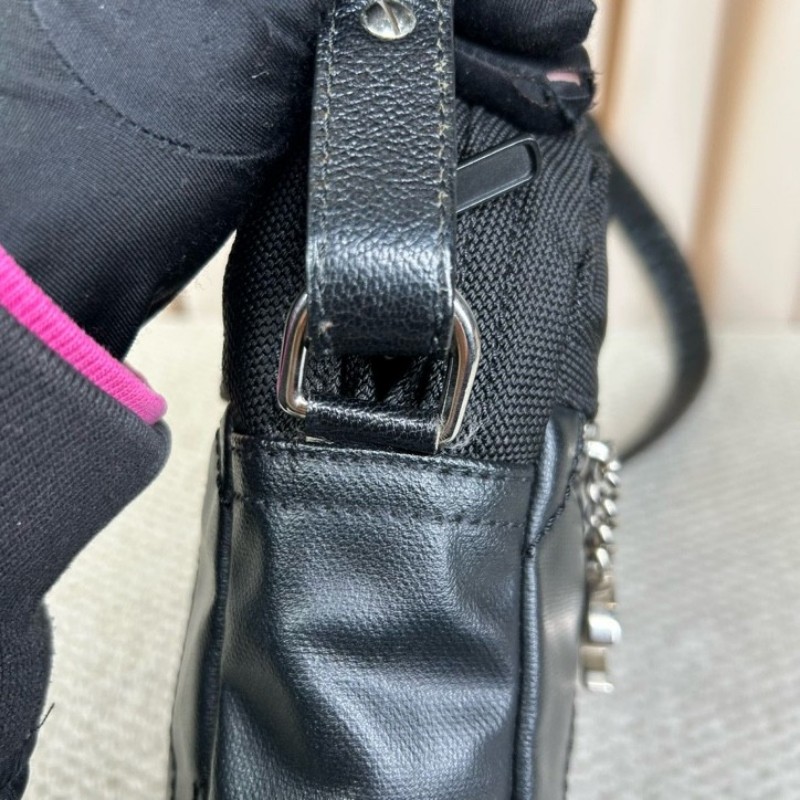 Chanel香奈兒黑銀帆布拼皮單肩斜挎包 黑銀中性帥氣 男女都能背 拉鍊上有雙c吊墜 容量實用 日常通勤百搭-13