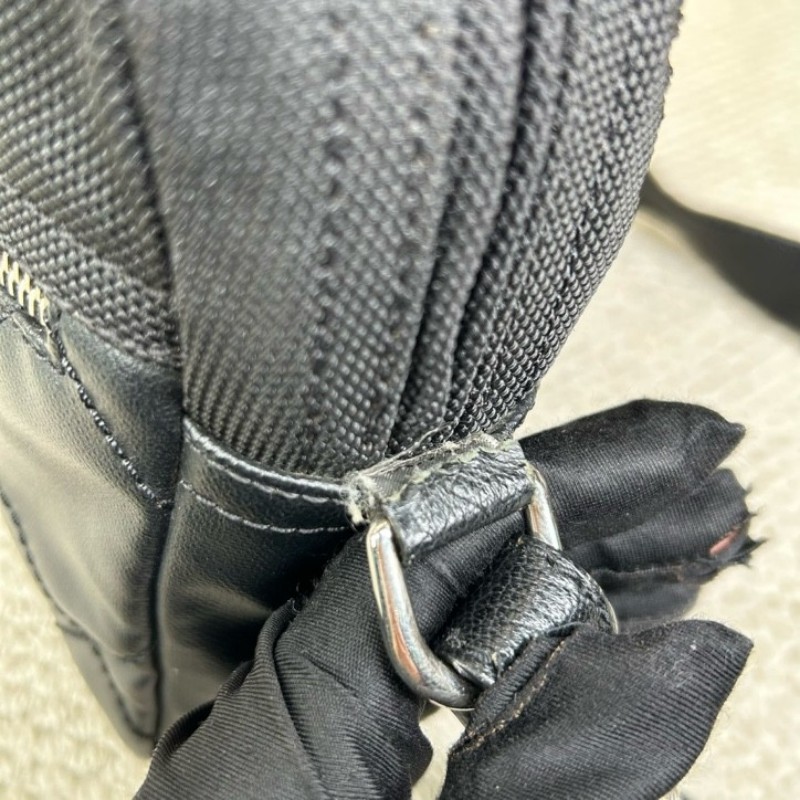 Chanel香奈兒黑銀帆布拼皮單肩斜挎包 黑銀中性帥氣 男女都能背 拉鍊上有雙c吊墜 容量實用 日常通勤百搭-17