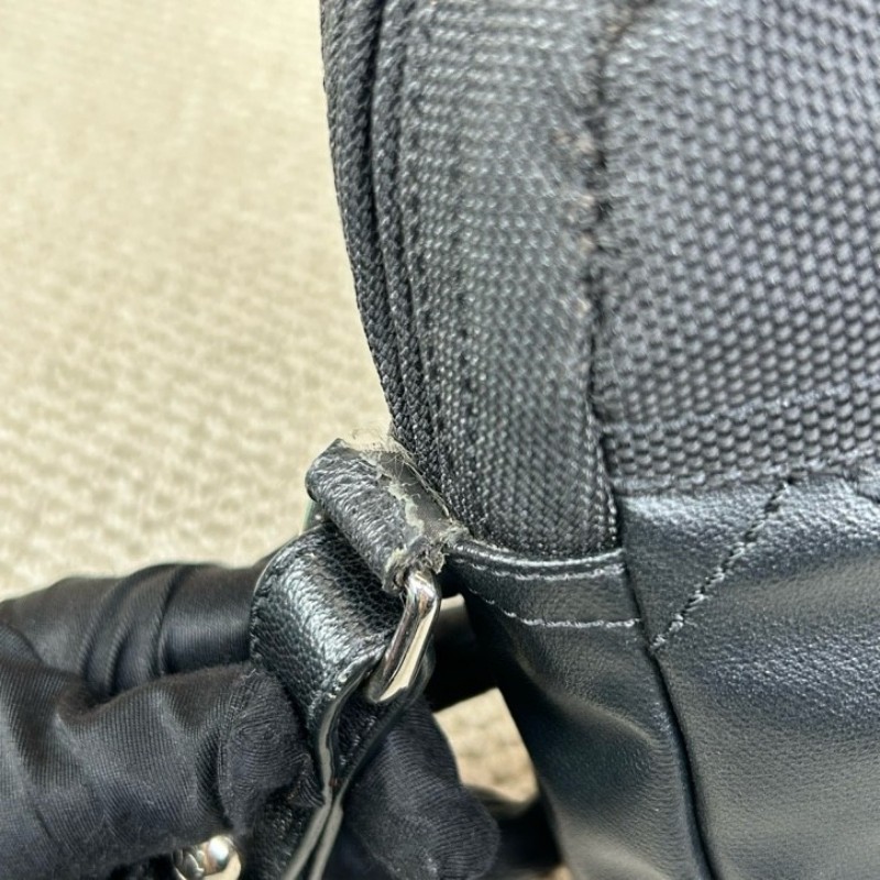 Chanel香奈兒黑銀帆布拼皮單肩斜挎包 黑銀中性帥氣 男女都能背 拉鍊上有雙c吊墜 容量實用 日常通勤百搭-19