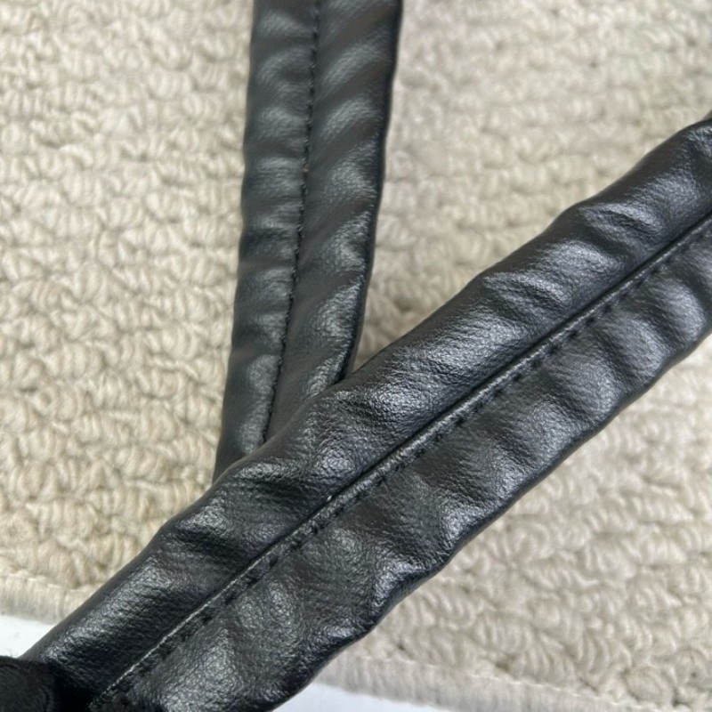 Chanel香奈兒黑銀帆布拼皮單肩斜挎包 黑銀中性帥氣 男女都能背 拉鍊上有雙c吊墜 容量實用 日常通勤百搭-20