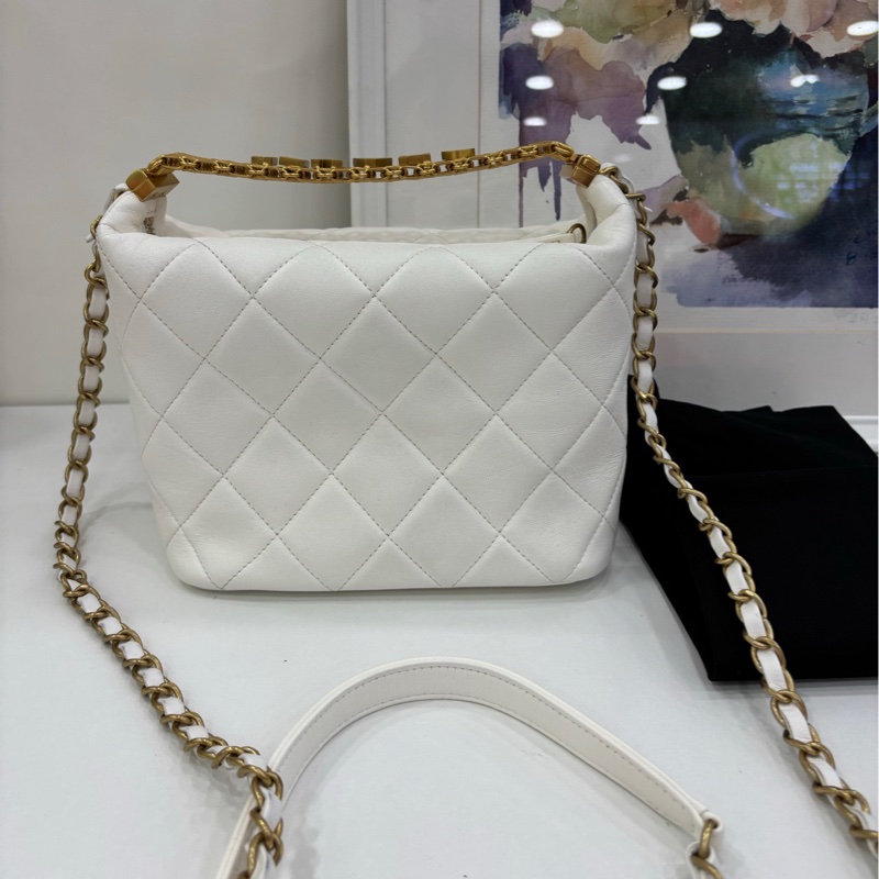 Chanel 香奈兒 22S限定絕版鏤空字母logo手柄秀款hobo便當包，22年晶片 可手提，可單肩，容量超大，精緻可愛，時尚，隨性，又百搭！-1