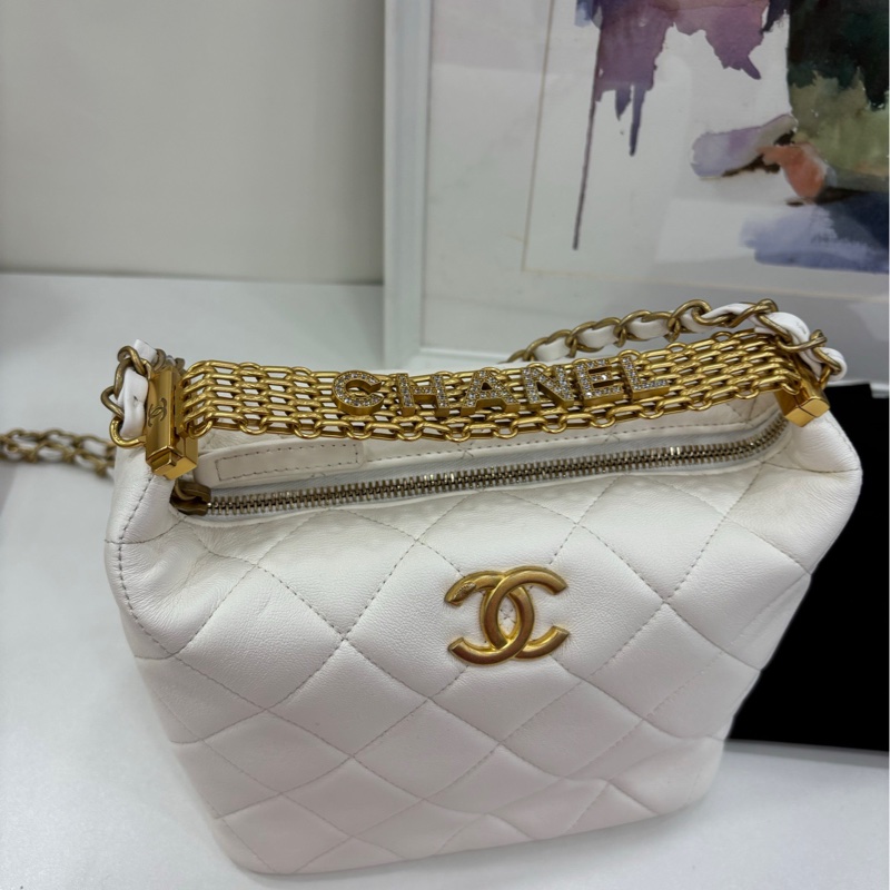 Chanel 香奈兒 22S限定絕版鏤空字母logo手柄秀款hobo便當包，22年晶片 可手提，可單肩，容量超大，精緻可愛，時尚，隨性，又百搭！-5