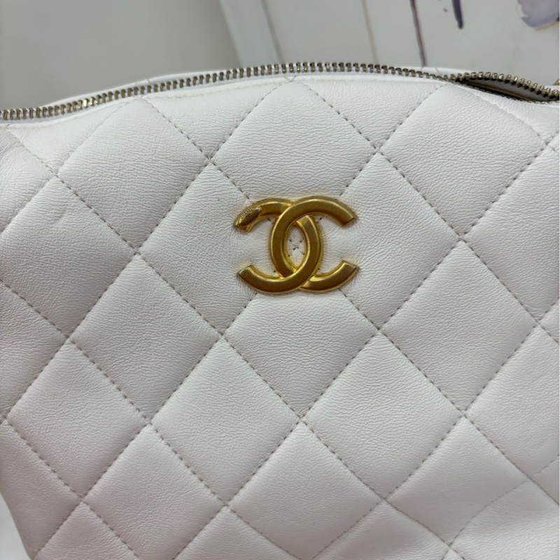 Chanel 香奈兒 22S限定絕版鏤空字母logo手柄秀款hobo便當包，22年晶片 可手提，可單肩，容量超大，精緻可愛，時尚，隨性，又百搭！-6