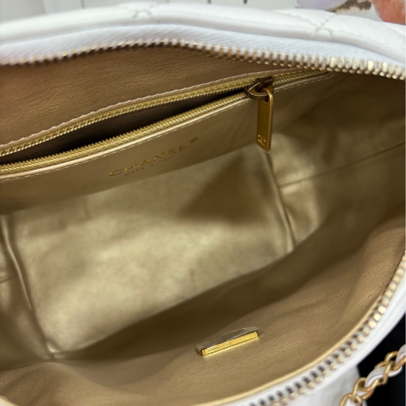 Chanel 香奈兒 22S限定絕版鏤空字母logo手柄秀款hobo便當包，22年晶片 可手提，可單肩，容量超大，精緻可愛，時尚，隨性，又百搭！-8