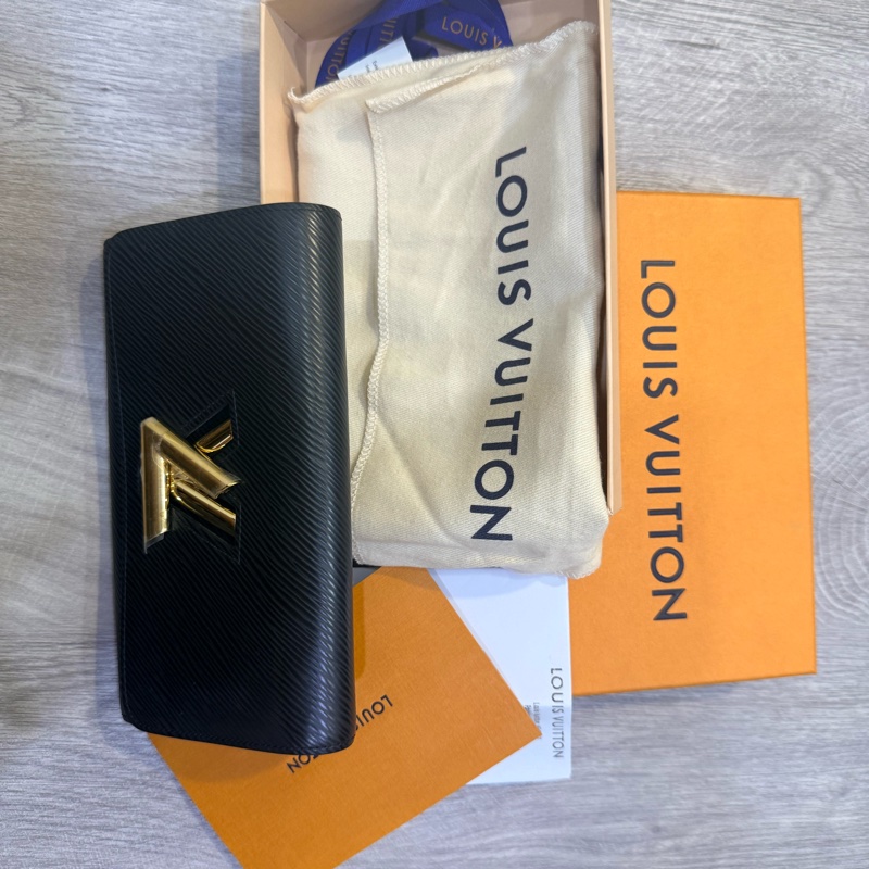 LV牛皮長夾-15