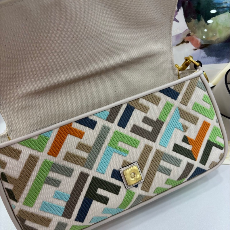 Fendi芬迪彩色法國包，超亮眼的彩色配色刺繡！閒置有購證 尺寸28*14cm，金色logo扣，雙肩帶可單肩可斜挎-7