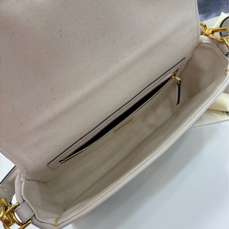 Fendi芬迪彩色法國包，超亮眼的彩色配色刺繡！閒置有購證 尺寸28*14cm，金色logo扣，雙肩帶可單肩可斜挎-8