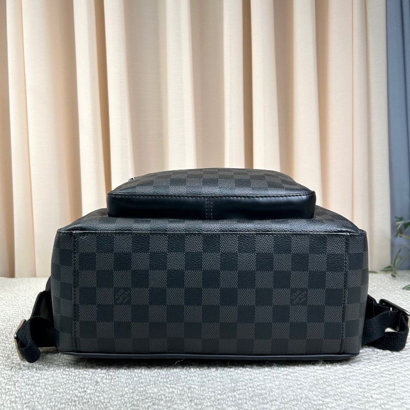 LV路易威登棋盤格雙肩包  黑灰棋盤格 容量大 時尚百搭 包型硬挺 內裡乾淨 日常通勤、出門都很實用-4