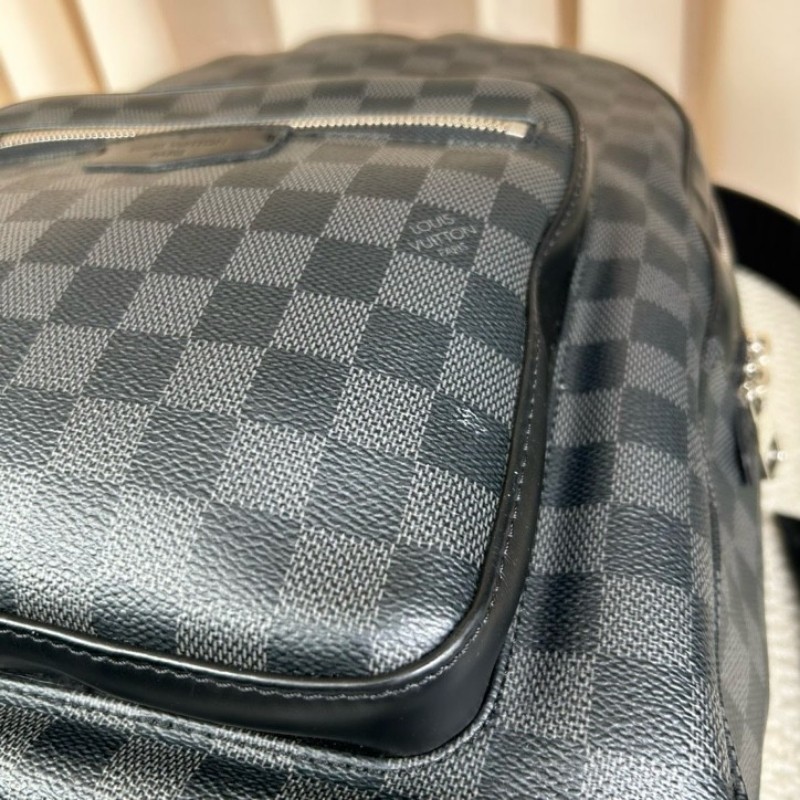 LV路易威登棋盤格雙肩包  黑灰棋盤格 容量大 時尚百搭 包型硬挺 內裡乾淨 日常通勤、出門都很實用-8