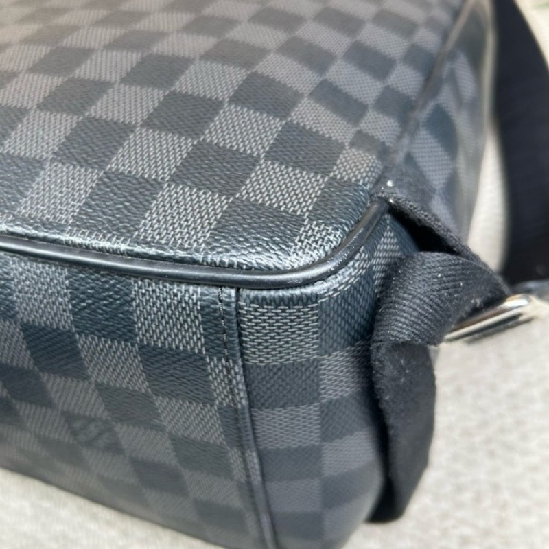 LV路易威登棋盤格雙肩包  黑灰棋盤格 容量大 時尚百搭 包型硬挺 內裡乾淨 日常通勤、出門都很實用-9