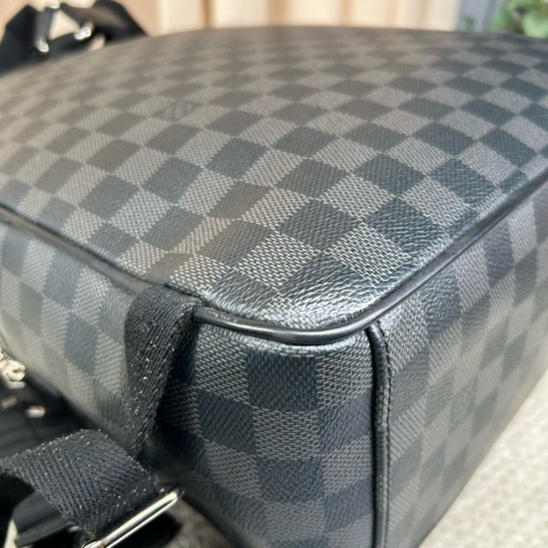 LV路易威登棋盤格雙肩包  黑灰棋盤格 容量大 時尚百搭 包型硬挺 內裡乾淨 日常通勤、出門都很實用-11