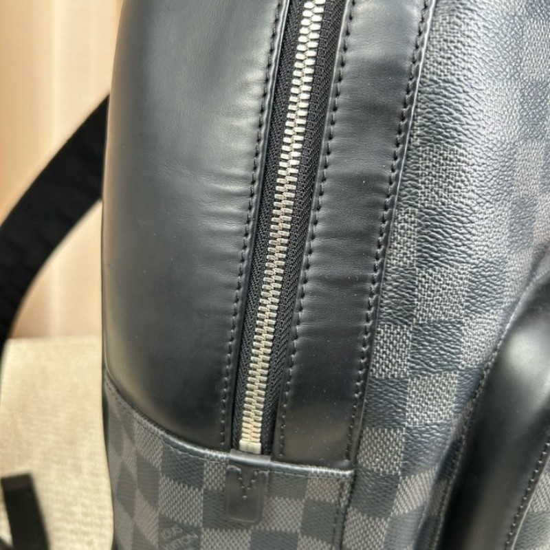 LV路易威登棋盤格雙肩包  黑灰棋盤格 容量大 時尚百搭 包型硬挺 內裡乾淨 日常通勤、出門都很實用-15