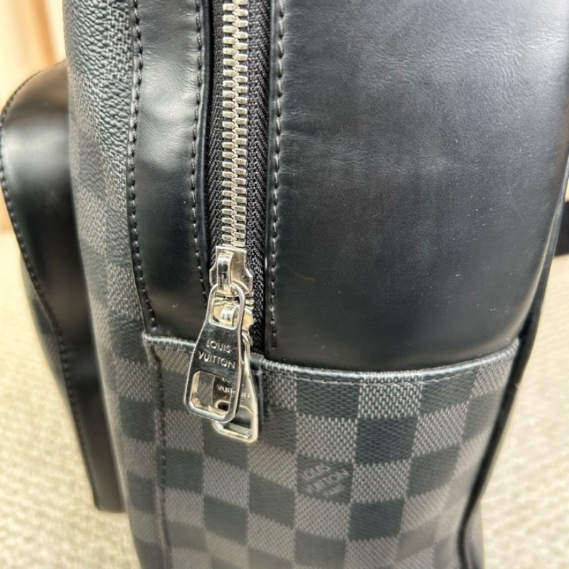 LV路易威登棋盤格雙肩包  黑灰棋盤格 容量大 時尚百搭 包型硬挺 內裡乾淨 日常通勤、出門都很實用-20