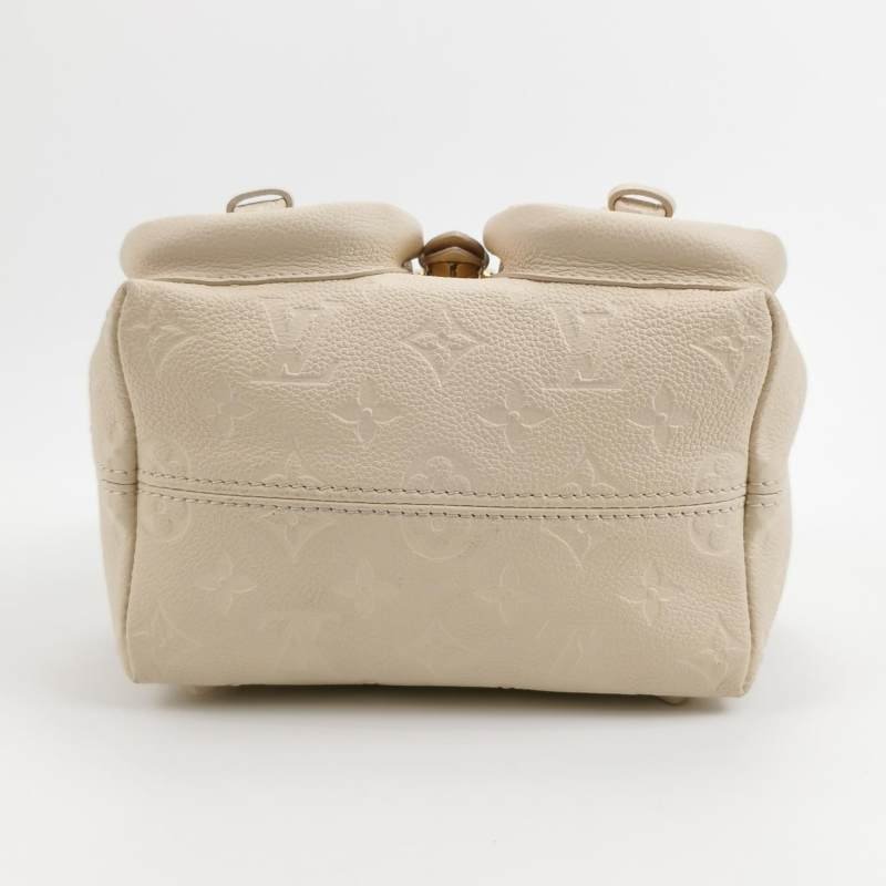 Louis Vuitton(LV) Backup牛皮純色老花壓紋雙肩包晶片款-5