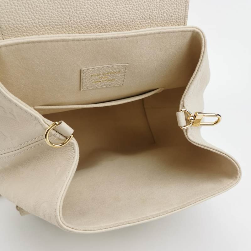 Louis Vuitton(LV) Backup牛皮純色老花壓紋雙肩包晶片款-6