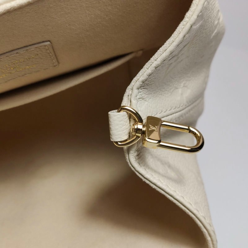 Louis Vuitton(LV) Backup牛皮純色老花壓紋雙肩包晶片款-11