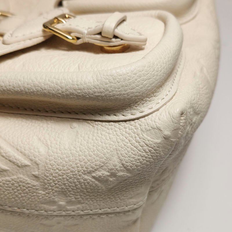 Louis Vuitton(LV) Backup牛皮純色老花壓紋雙肩包晶片款-15