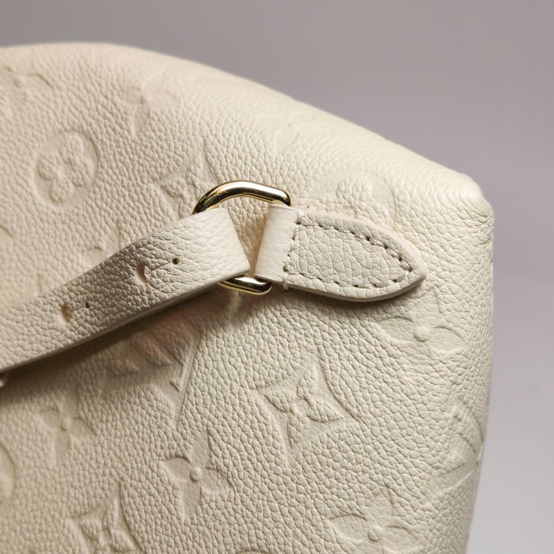 Louis Vuitton(LV) Backup牛皮純色老花壓紋雙肩包晶片款-17