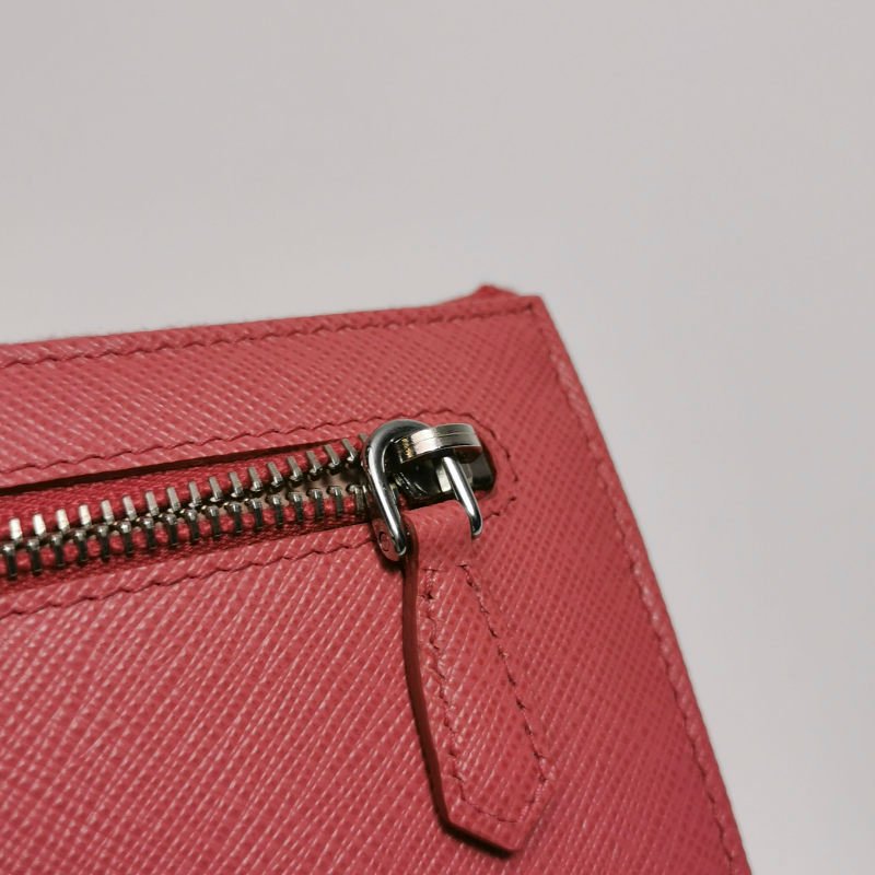 Prada牛皮純色字母logo拉鍊錢包-9