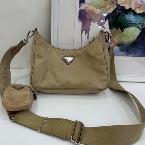 Prada普拉達 三合一尼龍Hobo腋下包 可單肩可斜背可手提 包身和肩帶有一點髒