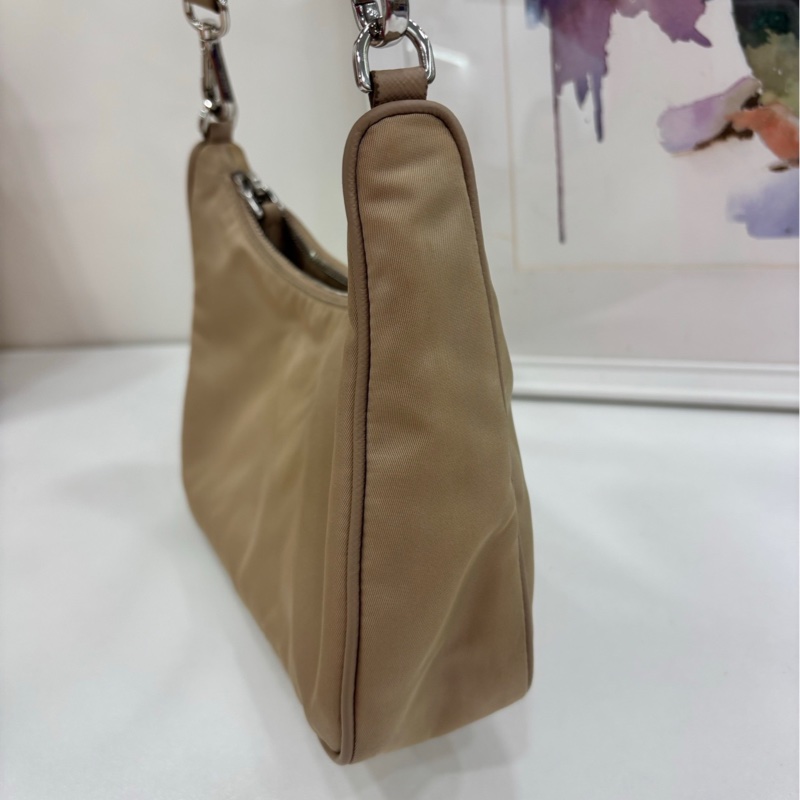 Prada普拉達 三合一尼龍Hobo腋下包 可單肩可斜背可手提 包身和肩帶有一點髒-2