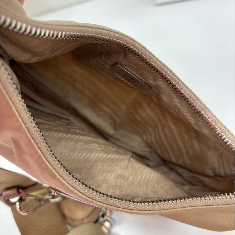 Prada普拉達 三合一尼龍Hobo腋下包 可單肩可斜背可手提 包身和肩帶有一點髒-5