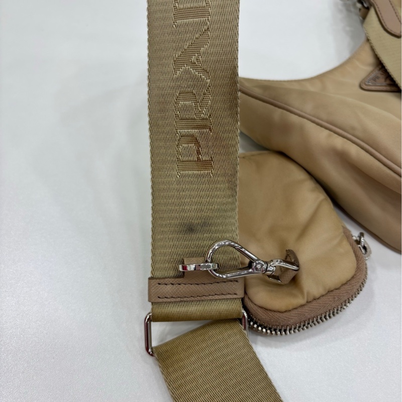 Prada普拉達 三合一尼龍Hobo腋下包 可單肩可斜背可手提 包身和肩帶有一點髒-7